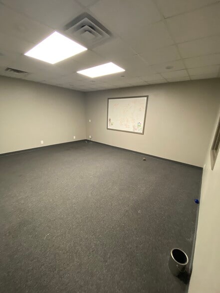 More Photos Of 163 Business Park Dr, Lebanon Light Manufacturing For Lease