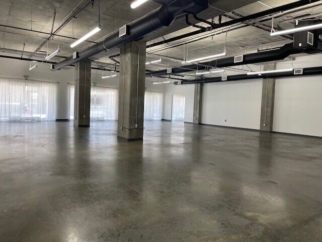 More Photos Of 810 E Pico Blvd, Los Angeles General Retail For Lease
