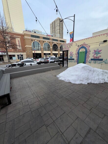 More Photos Of 215 W North Ave, Chicago Restaurant For Lease