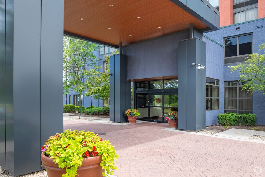More Photos Of 1851 McConnor Pky, Schaumburg Hotel For Sale