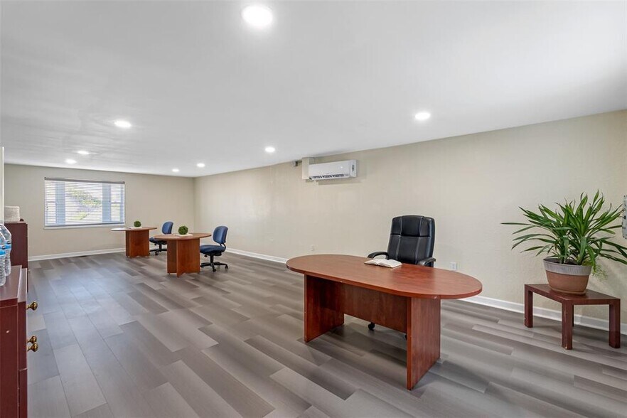 More Photos Of 1275-1279 Cleveland St, Clearwater Medical For Lease