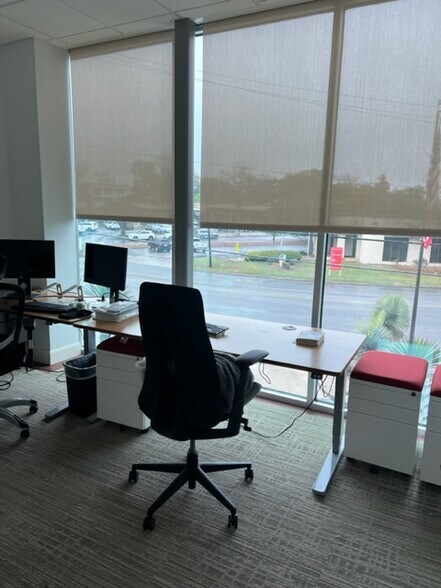 More Photos Of 5631 Broadway St, San Antonio Bank For Lease