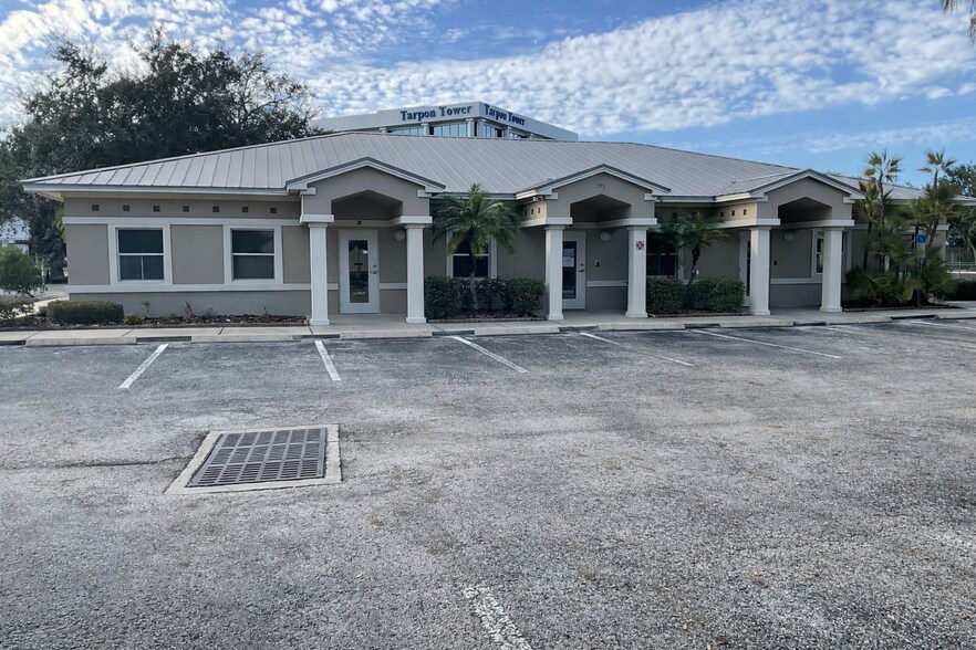 Primary Photo Of 955 E Martin Luther King Junior Dr, Tarpon Springs Medical For Lease