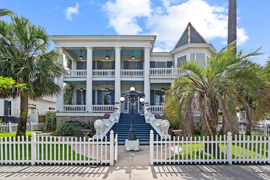 Primary Photo Of 1103 33rd St, Galveston Hotel For Sale