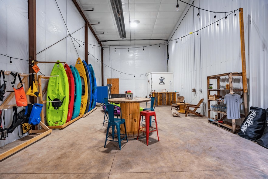 More Photos Of 2074 Commerce Dr, Medford Industrial For Lease