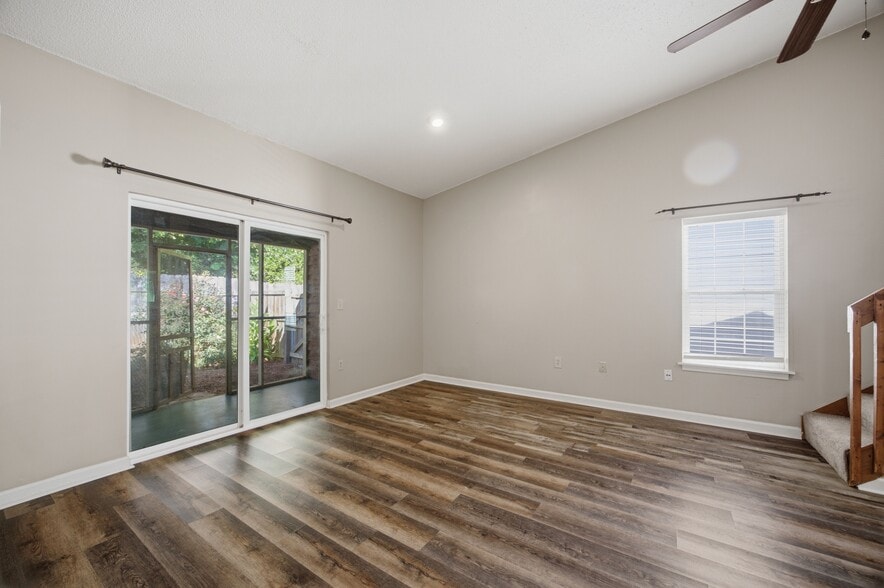 More Photos Of 115 Villa Pines Cir, Pendleton Apartments For Sale