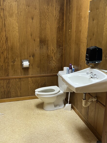 More Photos Of 4200 Maysville Rd, Commerce Light Distribution For Lease