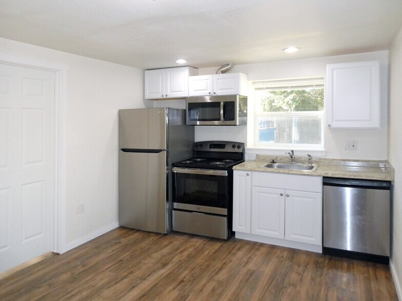 More Photos Of 2451-2473 Trade St SE, Salem Apartments For Sale