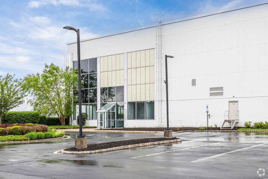 More Photos Of 200 Docks Corner Rd, South Brunswick Warehouse For Lease