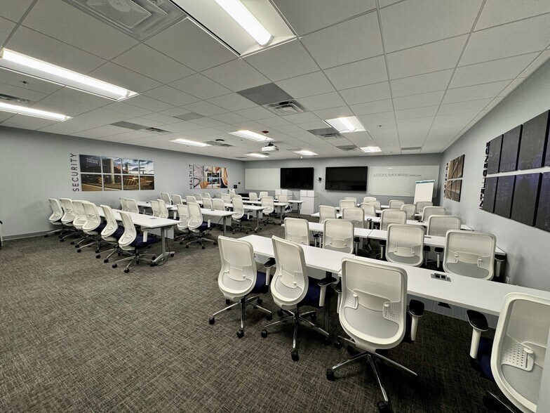 More Photos Of 301 Laboratory Rd, Oak Ridge Office For Sale