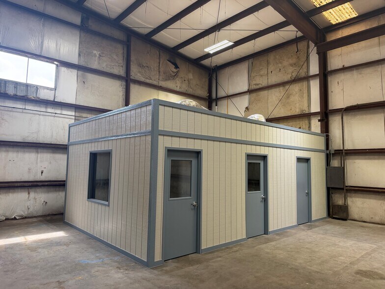 More Photos Of 1204 Witter St, Pasadena Warehouse For Lease