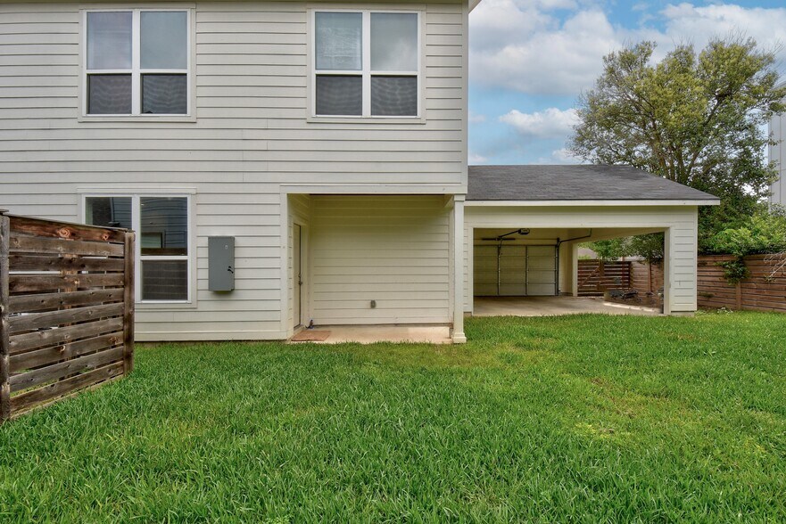More Photos Of 4005 A/B Clawson Rd, Austin Specialty For Sale