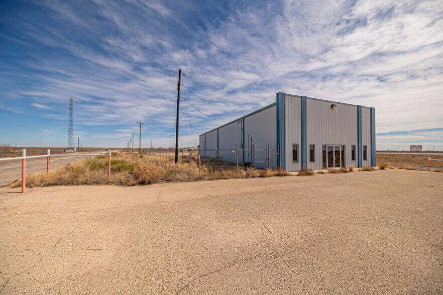 More Photos Of 850 W I-20, Penwell Warehouse For Lease