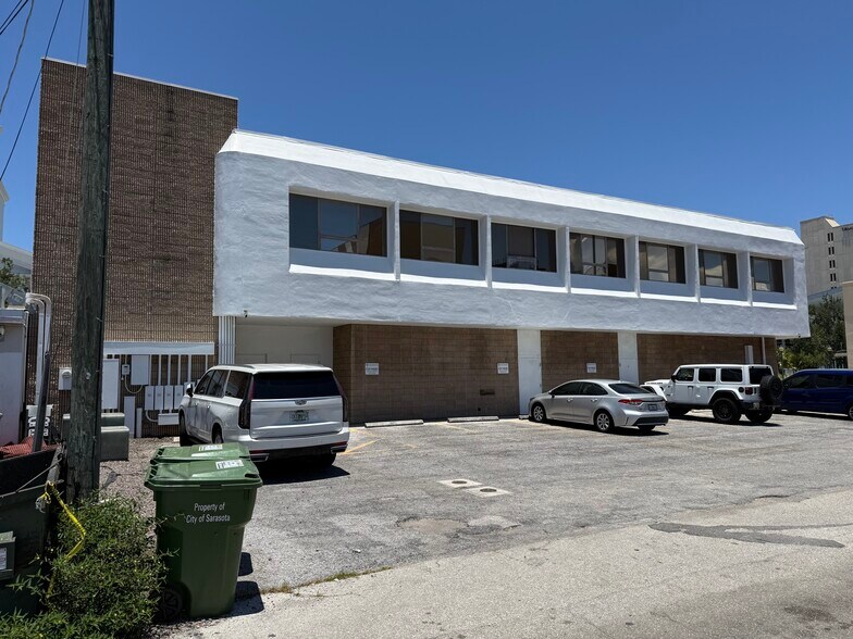 More Photos Of 1670 Main St, Sarasota Office For Sale