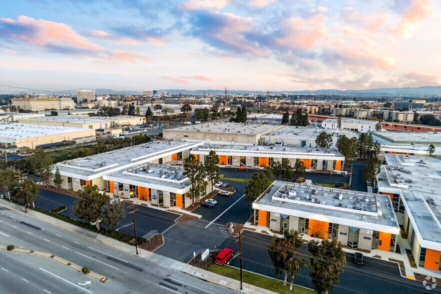 More Photos Of 2611-2615 Manhattan Beach Blvd, Redondo Beach Office For Lease