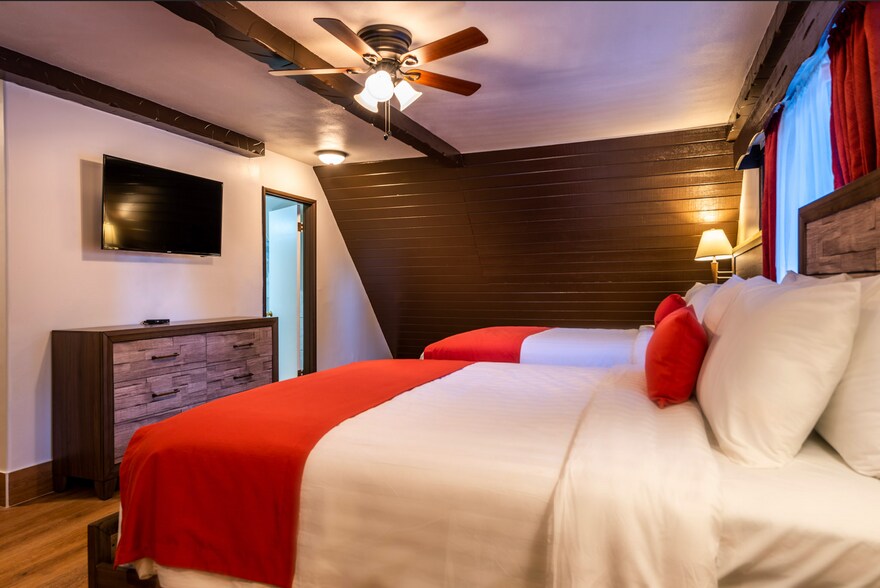 More Photos Of 27992 Rainbow Dr, Lake Arrowhead Hotel For Sale