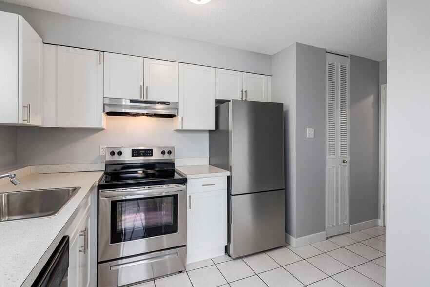 More Photos Of 2105 90 Av SW, Calgary Apartments For Lease