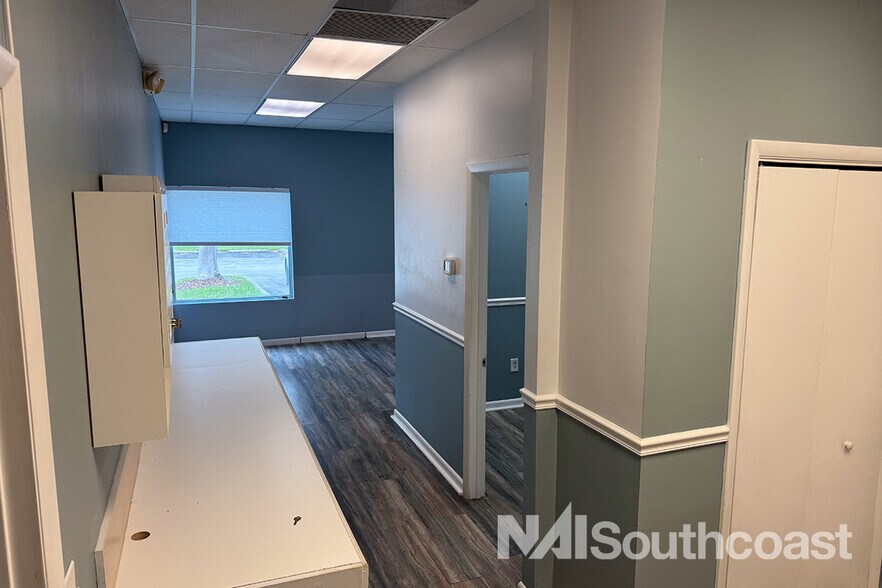 More Photos Of 645 NW Enterprise Dr, Port Saint Lucie Light Distribution For Lease