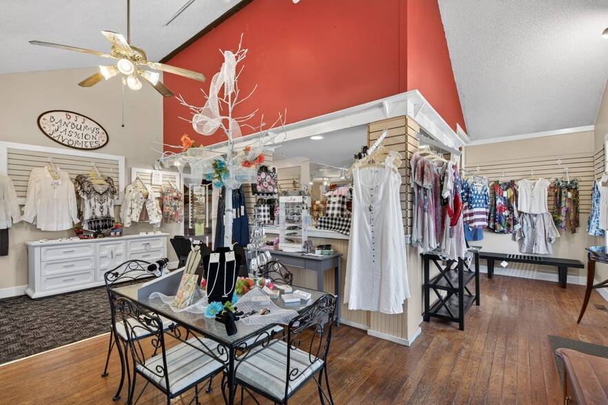 More Photos Of 211 W Railroad Ave, Bartlett Storefront Retail Residential For Sale