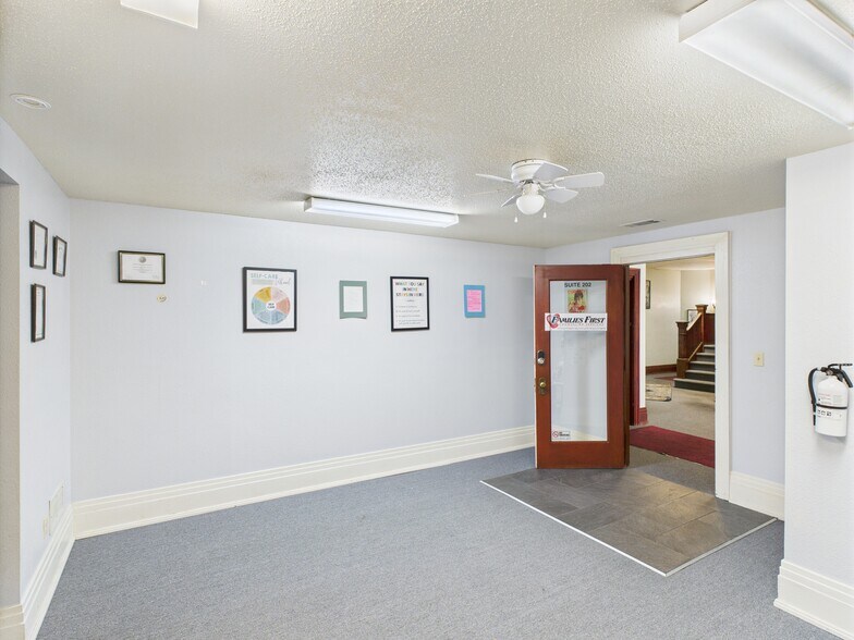 More Photos Of 619 Blondeau St, Keokuk Office For Sale