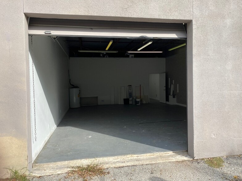 More Photos Of 4218-4220 Centergate St, San Antonio Research And Development For Lease