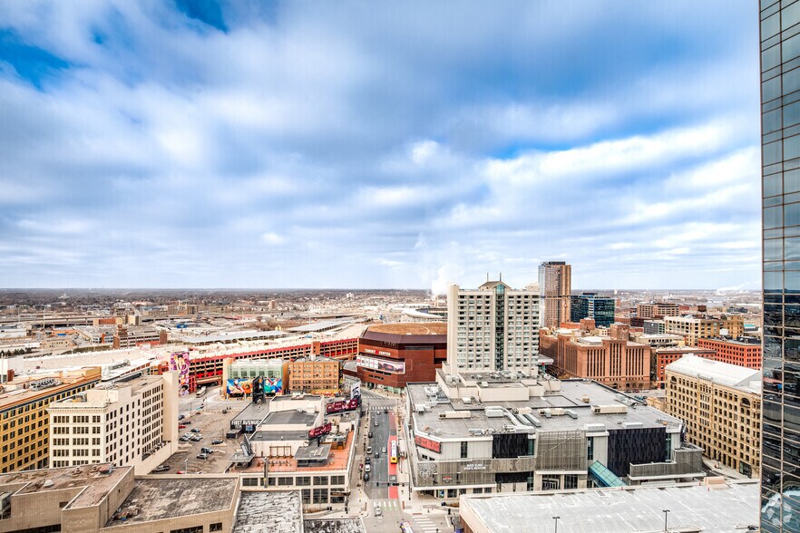 More Photos Of 45 S 7th St, Minneapolis Office For Lease