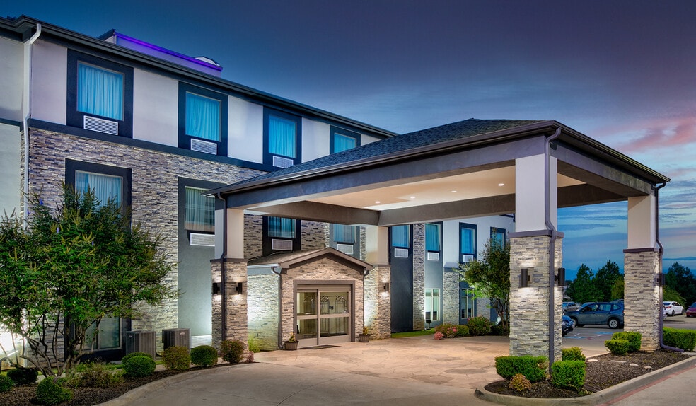 More Photos Of 615 City Center Way, Longview Hotel For Sale