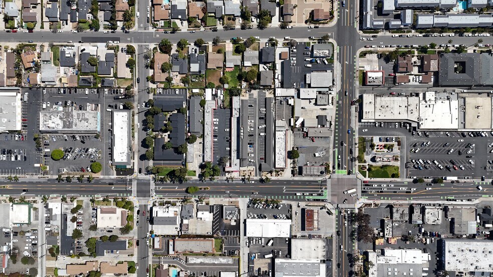 More Photos Of 777 W 19th St, Costa Mesa Office For Sale