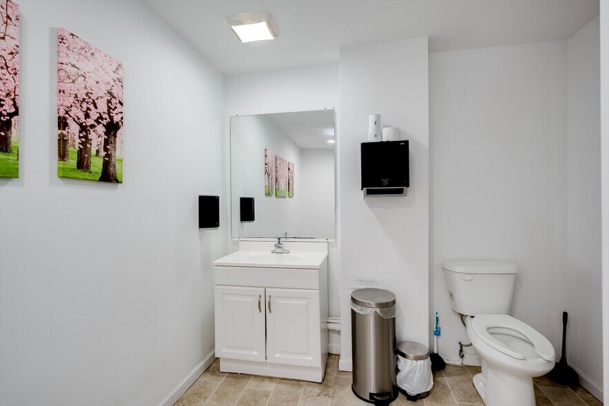 More Photos Of 111 Main Street, Lincolnton Flex For Sale