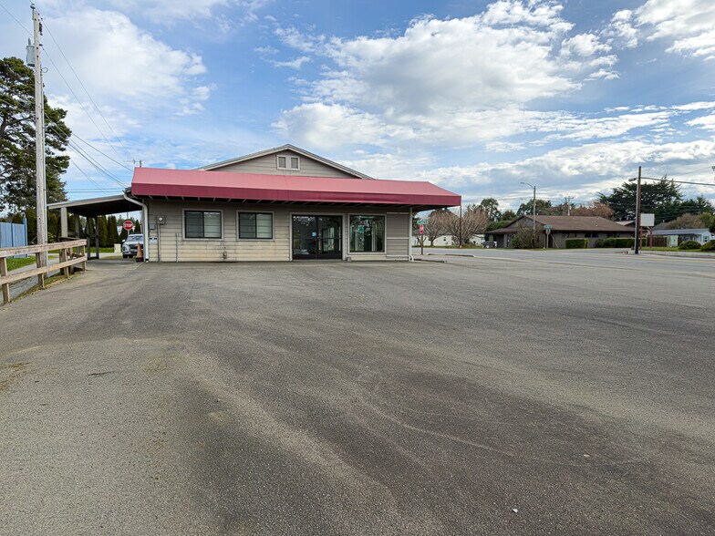 More Photos Of 805 US-101, Bandon General Retail For Sale