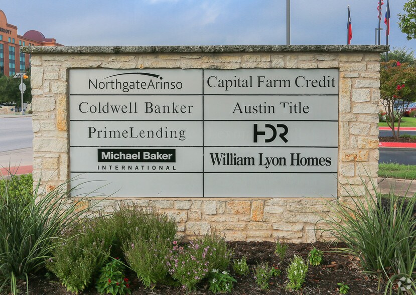 More Photos Of 810 Hester's Crossing, Round Rock Office For Lease