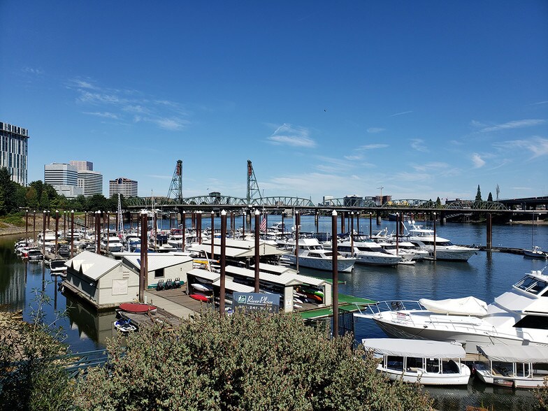 More Photos Of 425 SW Montgomery St, Portland Restaurant For Sale