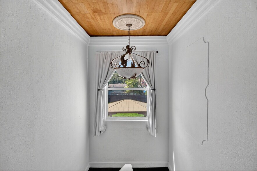 More Photos Of 1680 NW 22nd Ct, Miami Multifamily For Sale