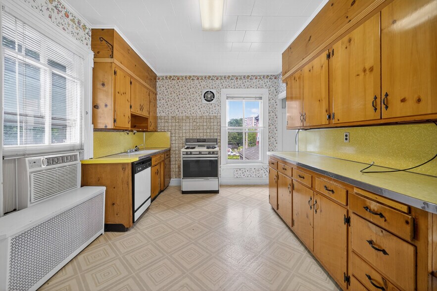 More Photos Of 59 Montgomery St, Poughkeepsie Funeral Home For Sale