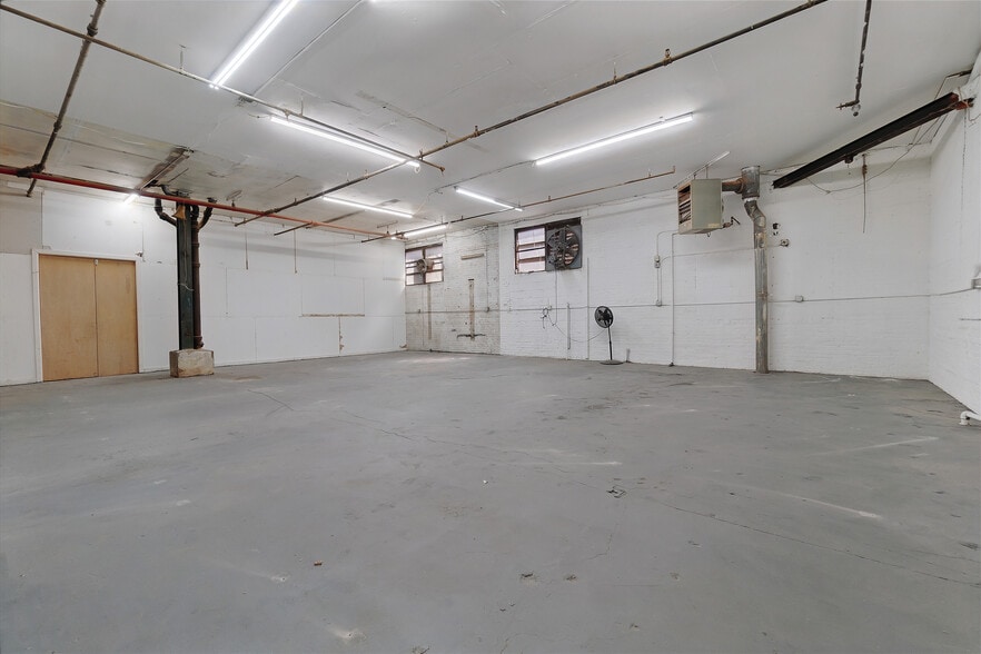 More Photos Of 4533 37th St, Long Island City Warehouse For Lease