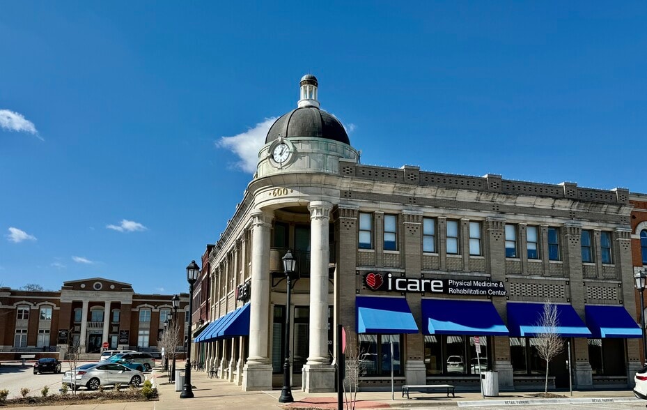 More Photos Of 300-900 Parker Sq, Flower Mound Unknown For Lease