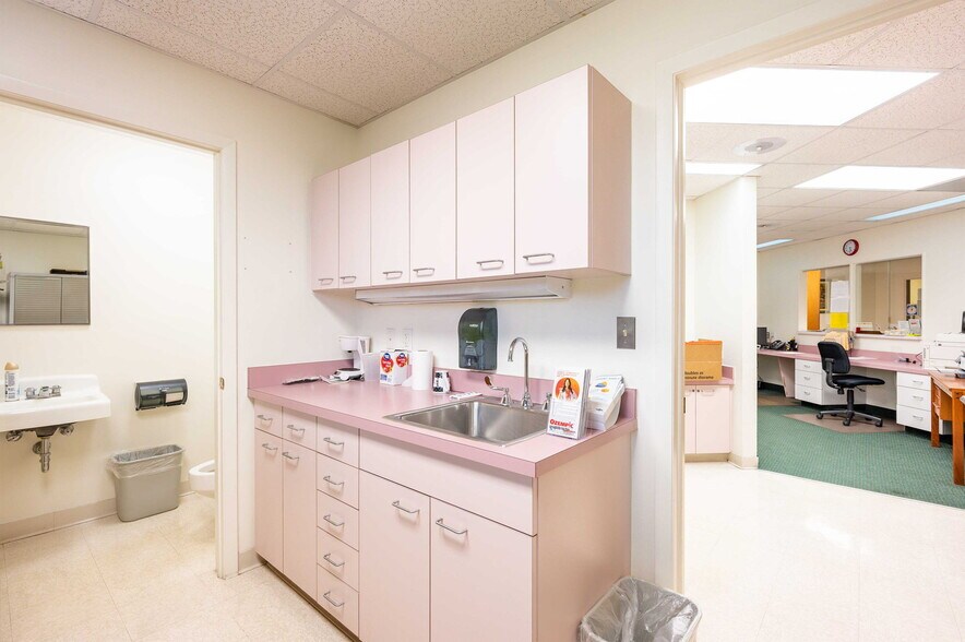 More Photos Of 6719 Gall Blvd, Zephyrhills Medical For Sale