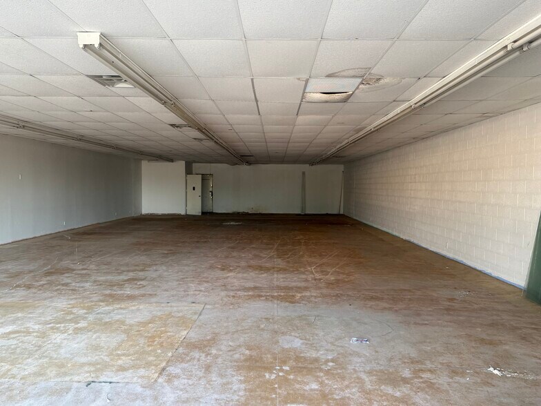 More Photos Of 5400 Olive Dr, Bakersfield General Retail For Lease