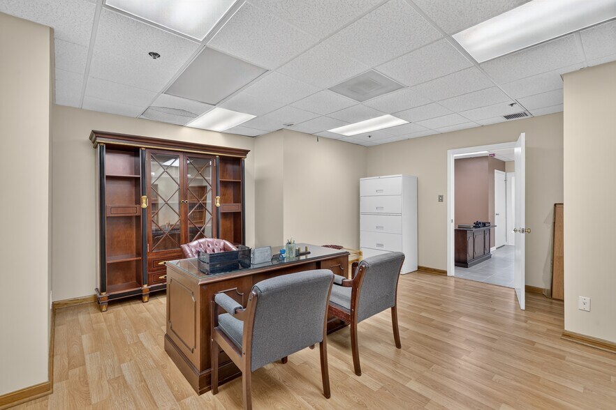 More Photos Of 3713 S George Mason Dr, Falls Church Apartments For Sale