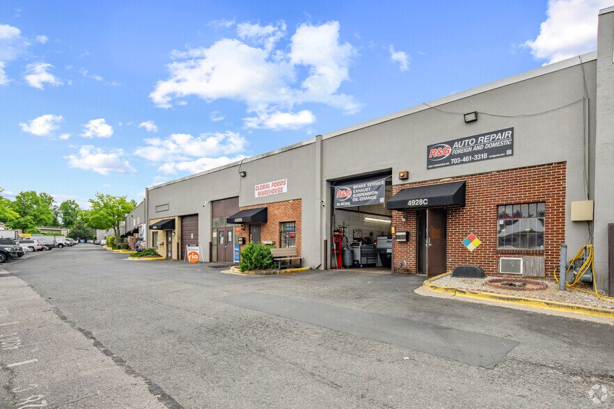 More Photos Of 4926-4950 Eisenhower Ave, Alexandria Light Distribution For Lease