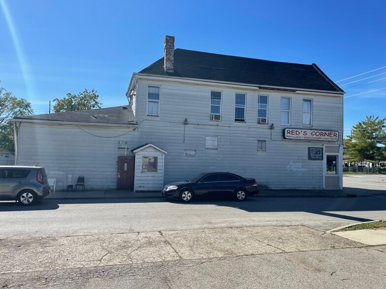 More Photos Of 2137 S Meridian St, Indianapolis Bar For Sale