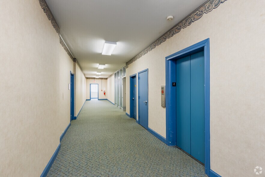 More Photos Of 2121 Noblestown Rd, Pittsburgh Office For Lease