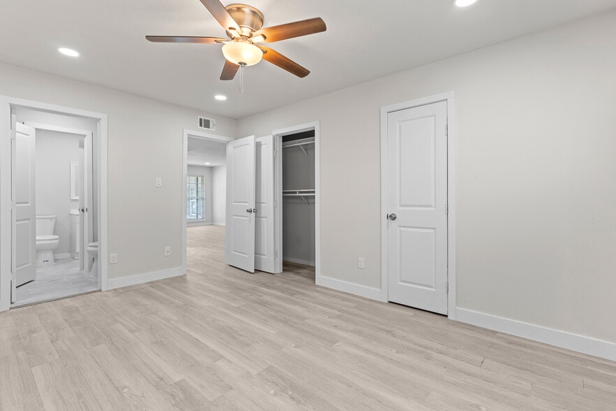 More Photos Of 8330 Carvel Ln, Houston Apartments For Sale