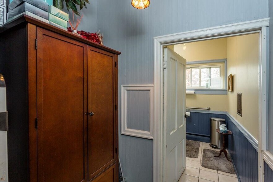 More Photos Of 133 W Springbrook Rd, Broadway Specialty For Sale