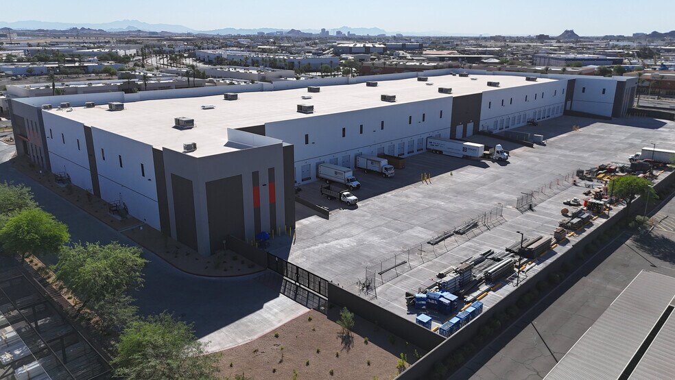 More Photos Of 3050 S 35th St, Phoenix Distribution For Lease