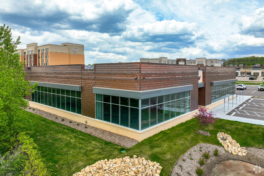 More Photos Of 796 Bielenberg Dr, Woodbury Office For Sale