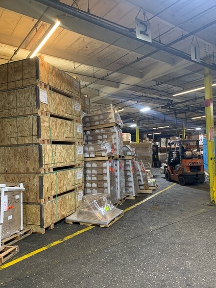 More Photos Of 141 N 13th St, Newark Warehouse For Lease