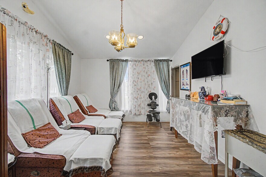 More Photos Of 71 Midtown Park W, Mobile Medical For Sale