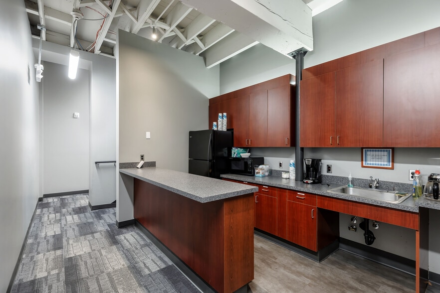 More Photos Of 3902 NE Sandy Blvd, Portland Office For Lease