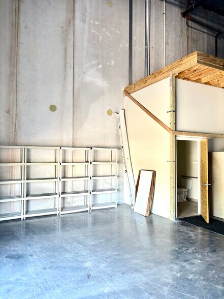 More Photos Of 4188 Westroads Dr, Riviera Beach Warehouse For Sale